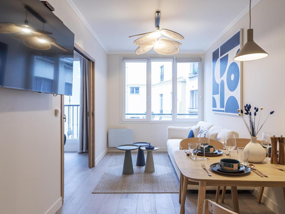 The Blue Suite On Champs Elysees Avenue Paris Exterior foto