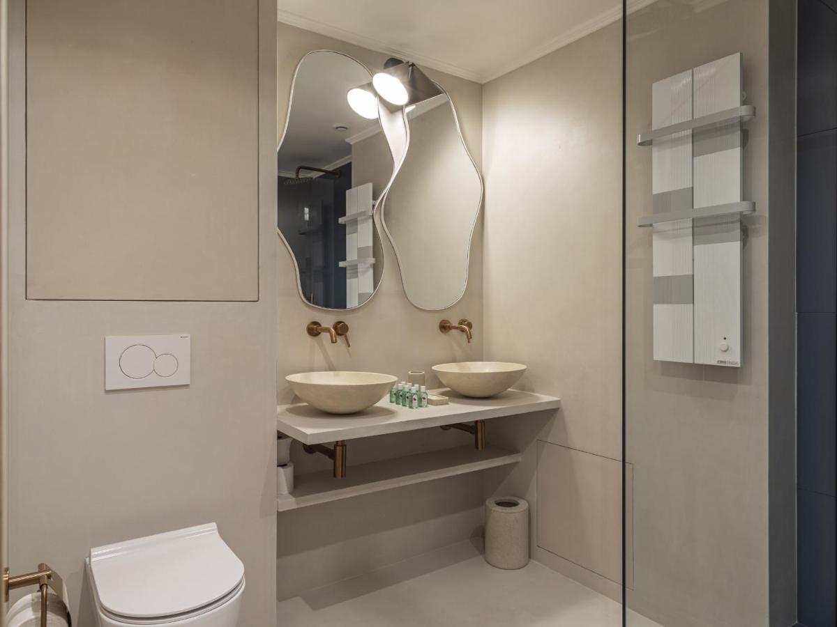 The Blue Suite On Champs Elysees Avenue Paris Exterior foto
